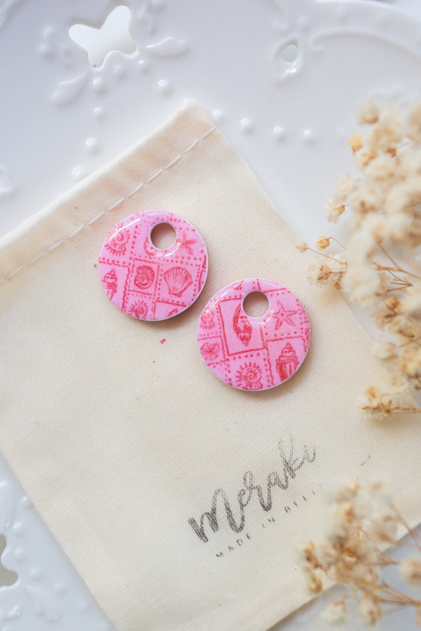 beachy print charm (circle)