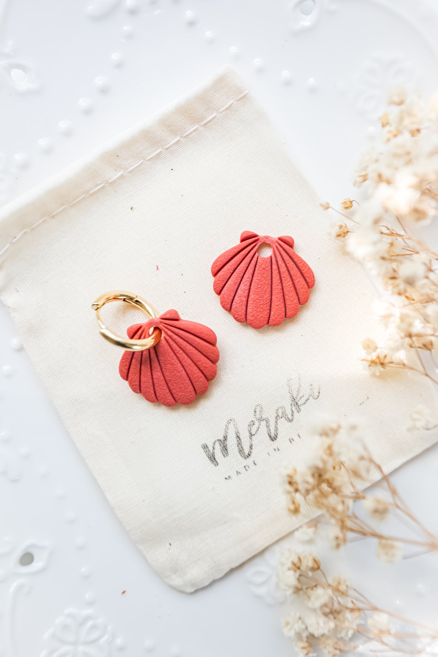 Seashell in Coral (Charm)